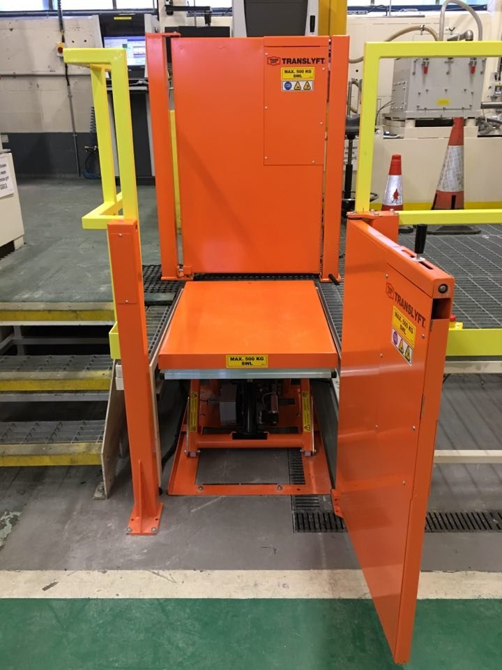 TranslyftUK's tweet photo. Manual handling issue solved at turbine blade manufacturers.  Our solution was implemented in order to remove the risks from heavy lifting which had previously caused repetitive strain injuries, and a trip and fall https://t.co/hiwhiv4K7Q https://t.co/ybO3GOTvqw