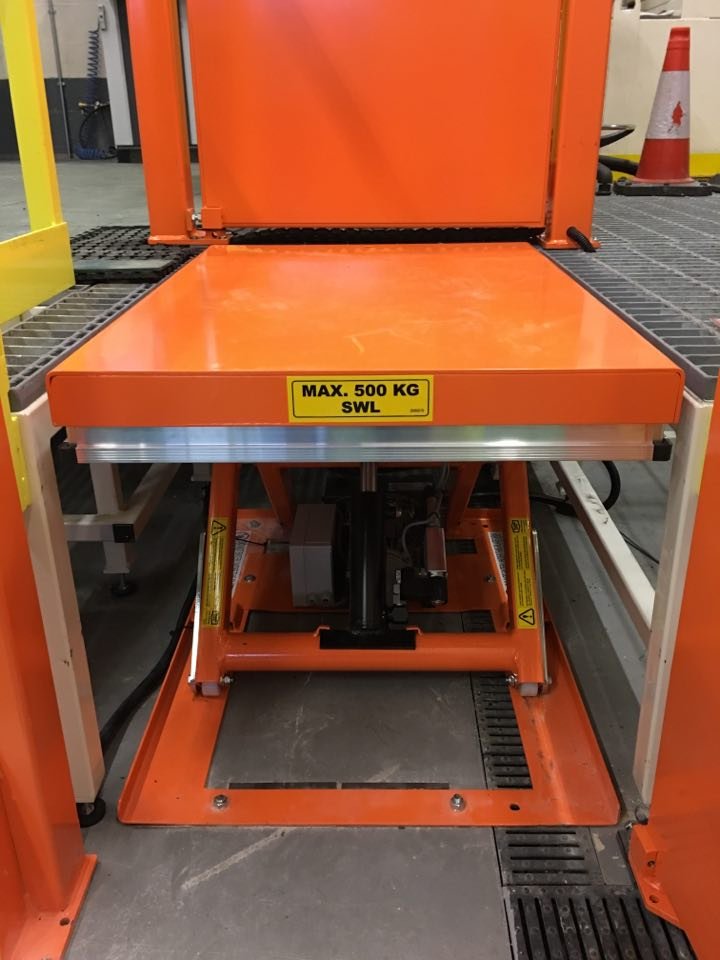 TranslyftUK's tweet photo. Manual handling issue solved at turbine blade manufacturers.  Our solution was implemented in order to remove the risks from heavy lifting which had previously caused repetitive strain injuries, and a trip and fall https://t.co/hiwhiv4K7Q https://t.co/ybO3GOTvqw