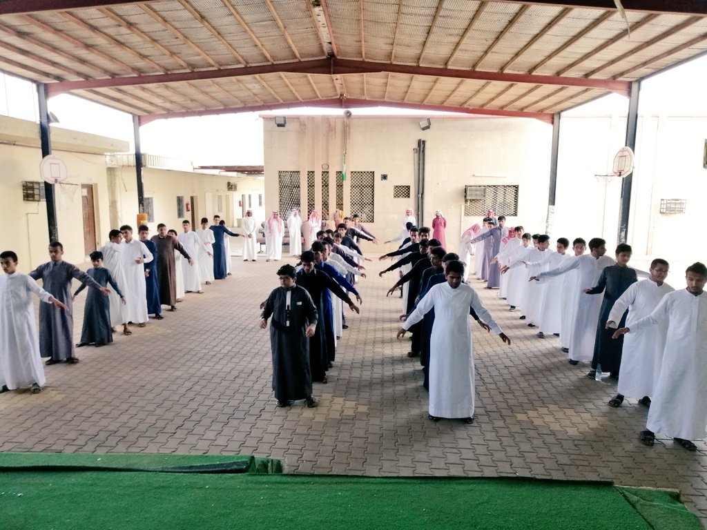 NOKHBUT2016's tweet photo. #حضور مميز لطلاب ثانوية نخبة جازان الأهلية يوم الخميس الموافق: ٢٨/ ٣ انطلق بالطابور الصباحي بالتمارين الرياضية من ثم القرآن الكريم و انتهى الطابور بكلمة توجيهية من قائد المدرسة لأبناءه الطلاب. https://t.co/ut2jeChLh3