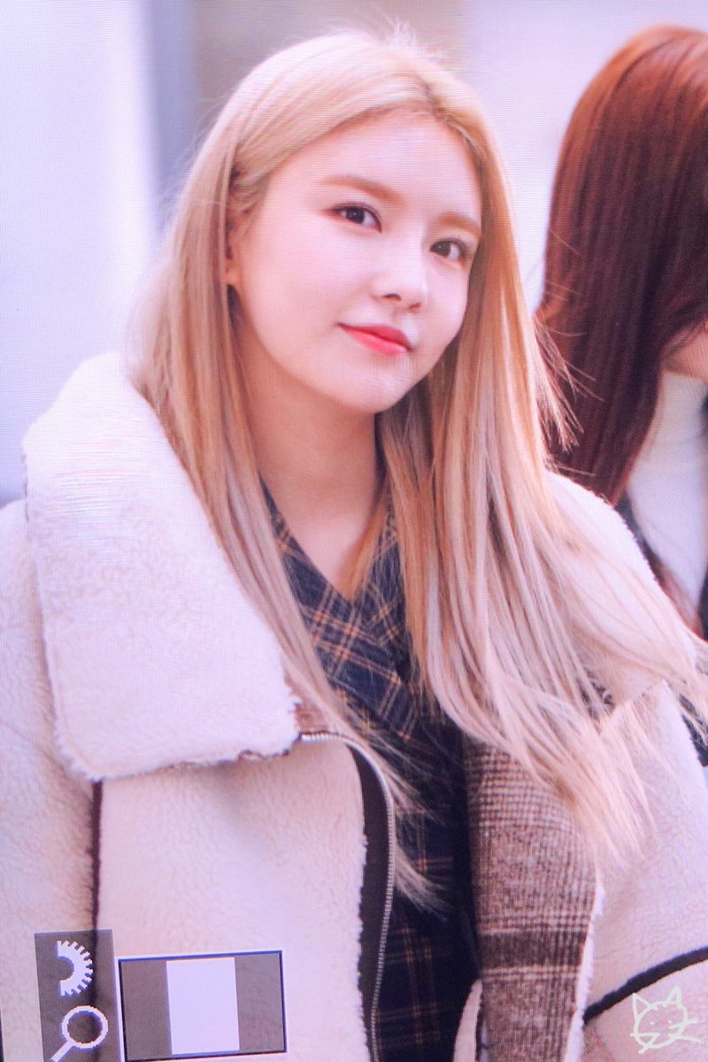 chamch1mayo's tweet photo. 181206 ICN 출국 프리뷰 #구구단 (@gu9udan ) #나영 

애기야ㅠㅠㅠㅠㅠㅠㅠㅠ 23여입니다 반모되나요?

#gugudan #nayoung #김나영
#ググダン #ナヨン https://t.co/wTV3Pz38nW