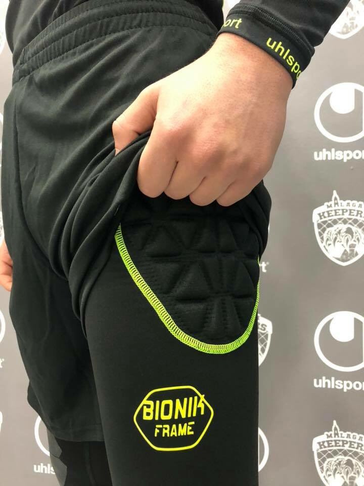 MalagaKeepers's tweet photo. Si pasas FRÍO❄️... ¡Que no sea por nuestra culpa!😜
👕\👖 #BionikFrame #Uhlsport
👉🏻 VISÍTANOS y PRUÉBALOS en #TiendaMK
🏢 https://t.co/gkAm2MO8ok https://t.co/tOpd7B396a