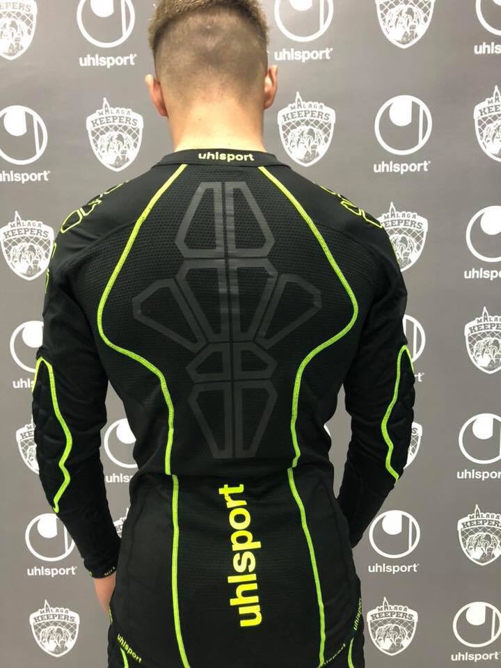 MalagaKeepers's tweet photo. Si pasas FRÍO❄️... ¡Que no sea por nuestra culpa!😜
👕\👖 #BionikFrame #Uhlsport
👉🏻 VISÍTANOS y PRUÉBALOS en #TiendaMK
🏢 https://t.co/gkAm2MO8ok https://t.co/tOpd7B396a