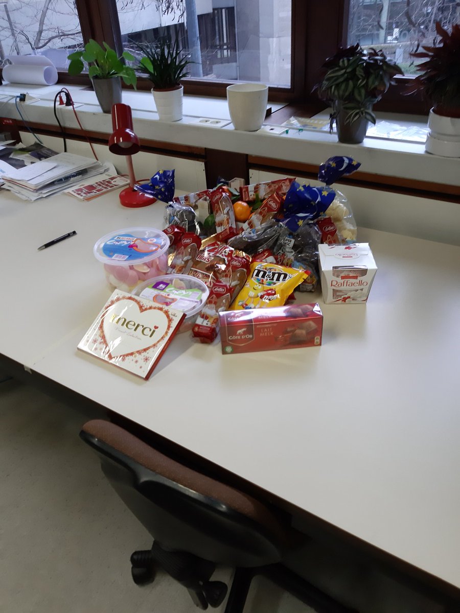 Svanuytven's tweet photo. Never too old for "Sinterklaas" #phdlife #SingleCellForce https://t.co/dIUiawN80N