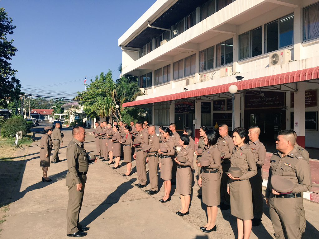 Chumpol_Posiri's tweet photo. ตำรวจอุบลวันนี้ กับการกวดขันระเบียบวินัยเครื่องแต่งกาย ทรงผม และเคารพธงชาติทุกเช้าก่อนทำงานทุกวันครับ@PoliceTV_tv @tri333 @MorningNewsTV3 @ubonpolice @PoliceRegion3 @ubonvoice https://t.co/lR4xpdtAKI
