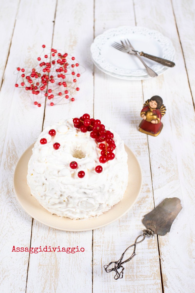 Assaggidiviaggi's tweet photo. State già pensando a cosa cucinare a #Natale? Oggi vi diamo l'idea per un #dolce leggero, gustoso e facile da fare. E' una Angel cake tutta #bianca con un tocco di #rosso. Vi piace? Chi ne vuole una fetta? 😊#angelcake #fluffosa #cake #christmas #recipe
https://t.co/Kg295xhqCH https://t.co/QMoXcfZKS9