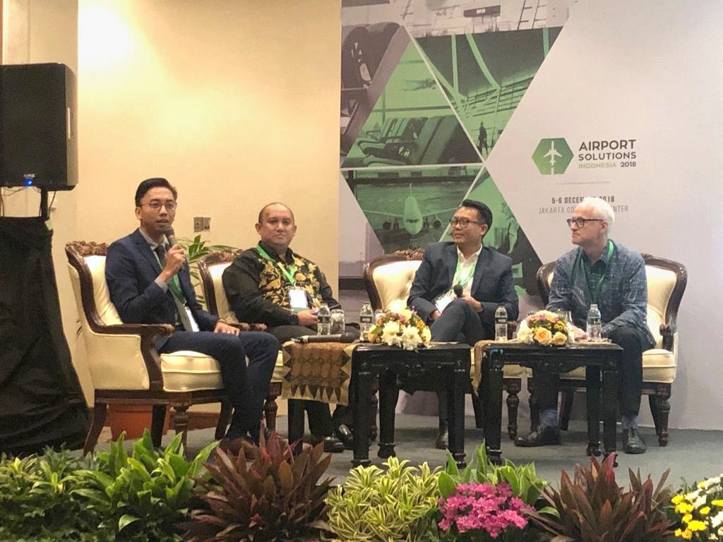 NACO_Airports's tweet photo. "For an #Aerotropolis airport city planning and #governance are keys to success" states our #Airport Planner @Wahyu Pratomo (far left) at the Airport Solutions #Indonesia conference. @AirportsIndo #ASIndo https://t.co/XAfQUKlkVj