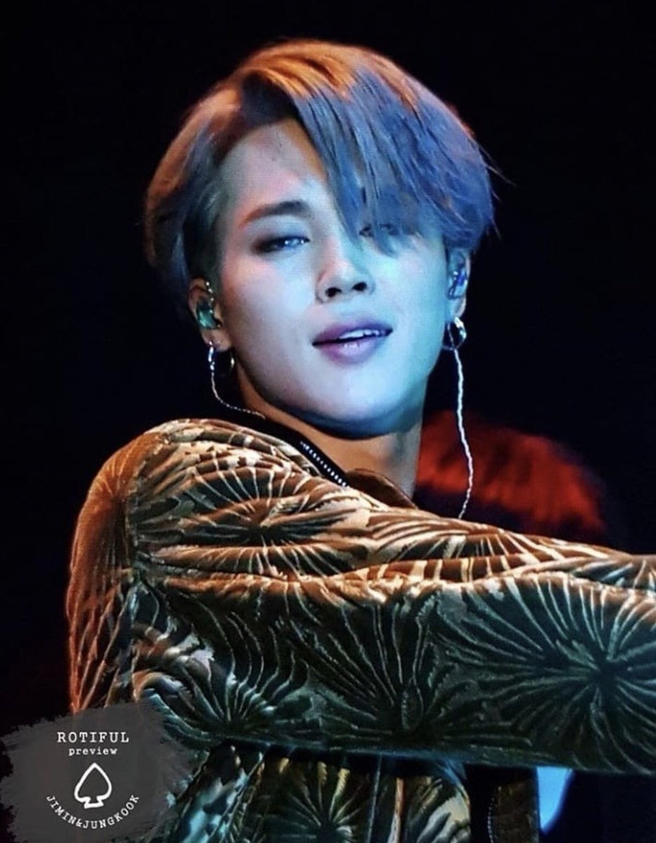 tiarekv's tweet photo. The demon decided to tempt us @BTS_twt @IwantsJibooty #idonitownthesepictures #justfoundit https://t.co/XTWqhcN73f