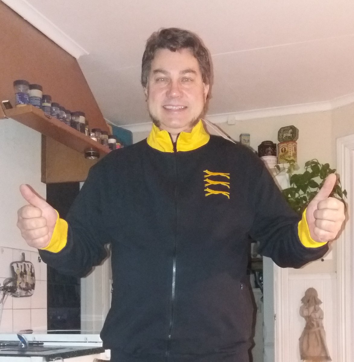 Perssontrav's tweet image. Got my new 70's #Wolves #retrojacket to match my sideburns 🤣😂 #Wolvesaywe