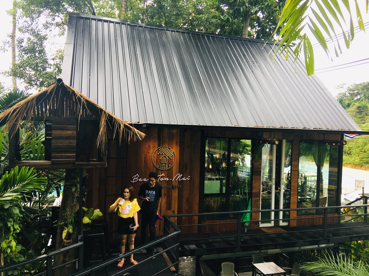 sirichai_poll's tweet photo. #ร้านกาแฟ #บ้านต้นไม้ #กระบี่ ร้านน่ารักมาก ต้นไม้เยอะมาก มีหลายมุมให้ถ่ายรูป ด้านหลังเป็นคลอง บรรยากาศดีมาก เจ้าของร้านใจดีครับ #เค้กอร่อย #ไปแดก @aroii https://t.co/MuFzlejHC0
