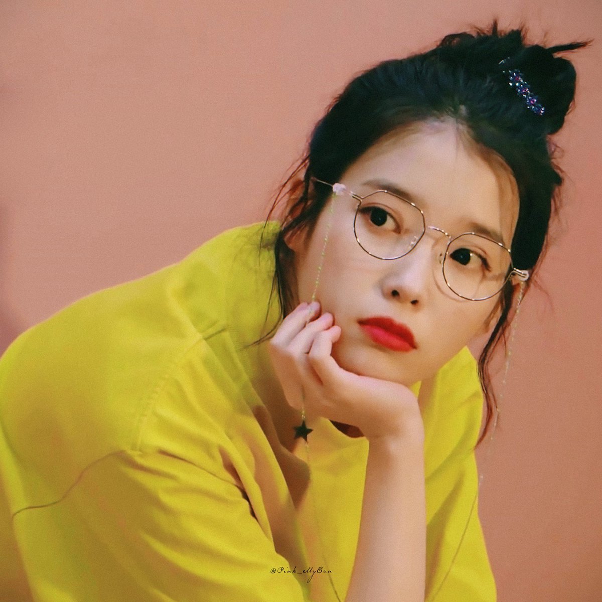 myeunpink's tweet photo. #아이유 #IU

/ CAP

/ 2019 Season's Greeting Preview https://t.co/QUqfakIsHB
