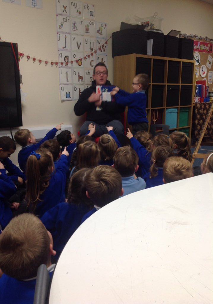 TarvinPrimary's tweet image. Reception really enjoyed secret reader yesterday. The story was very funny! #secretreader #loveofreading