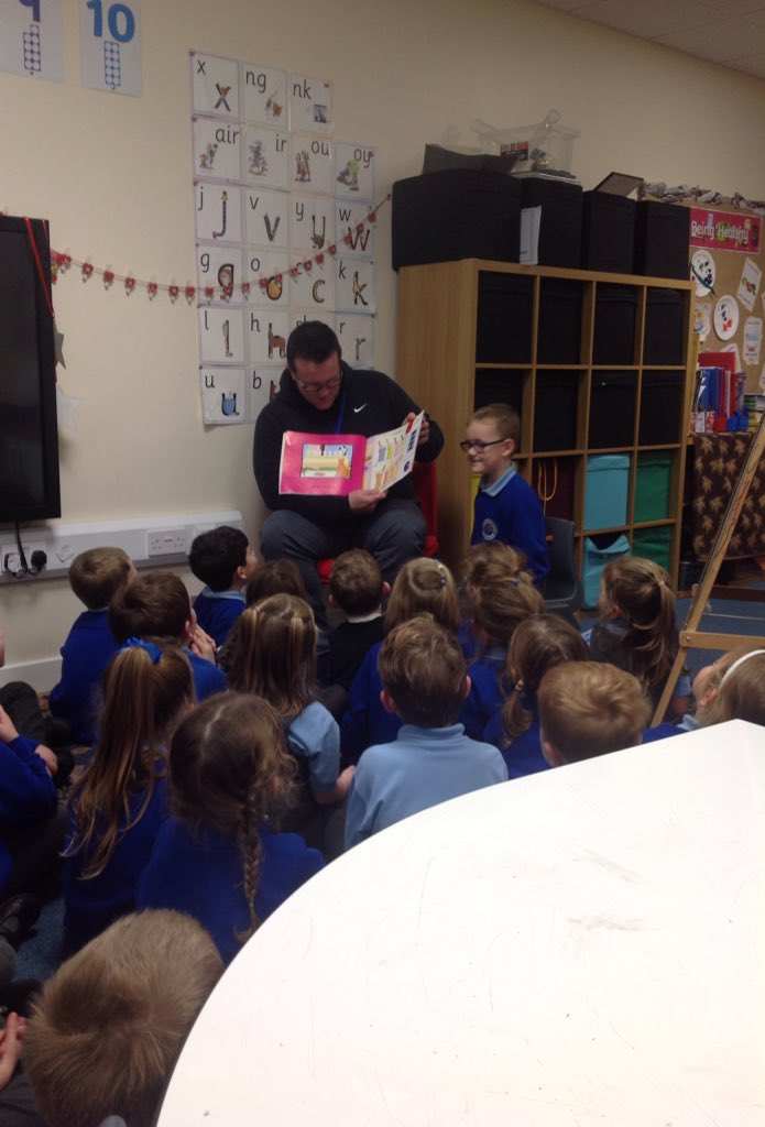 TarvinPrimary's tweet image. Reception really enjoyed secret reader yesterday. The story was very funny! #secretreader #loveofreading