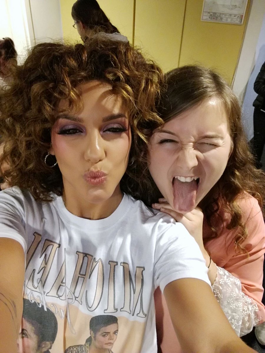 colineanais's tweet photo. Il y a un an, on terminait cette superbe année du #TalTour à Nantes 
@TalOfficial 😘😘 https://t.co/Pqiw4W8137