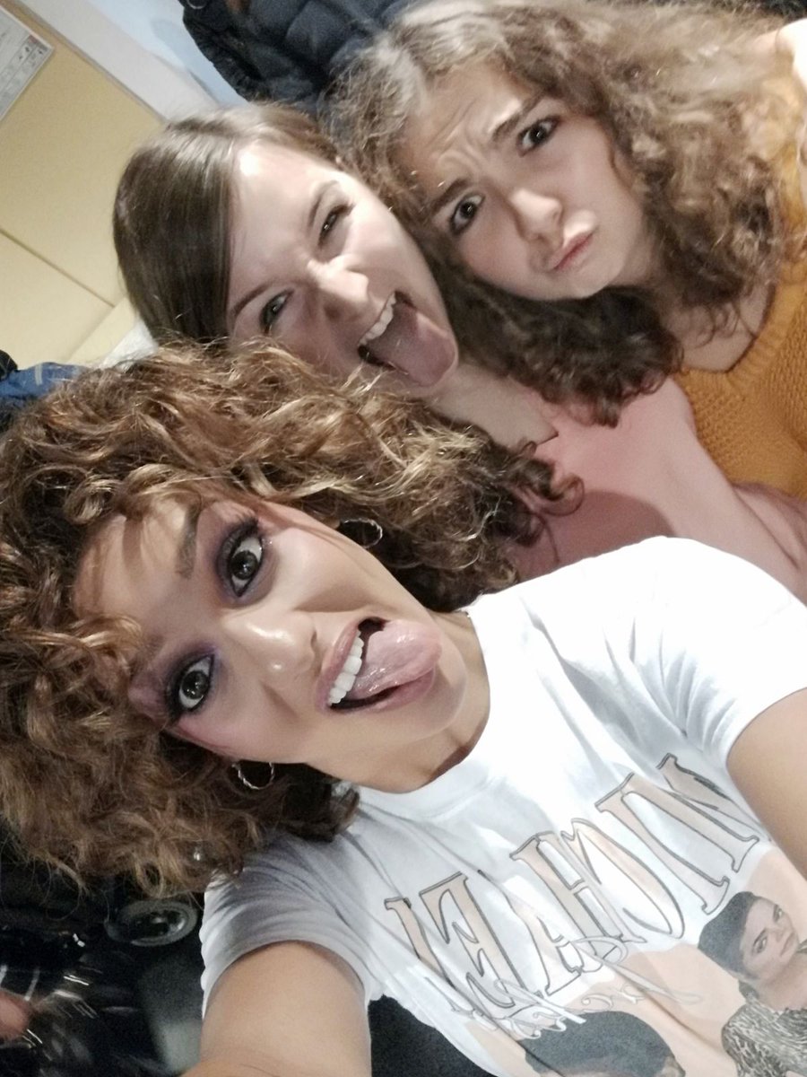 colineanais's tweet photo. Il y a un an, on terminait cette superbe année du #TalTour à Nantes 
@TalOfficial 😘😘 https://t.co/Pqiw4W8137