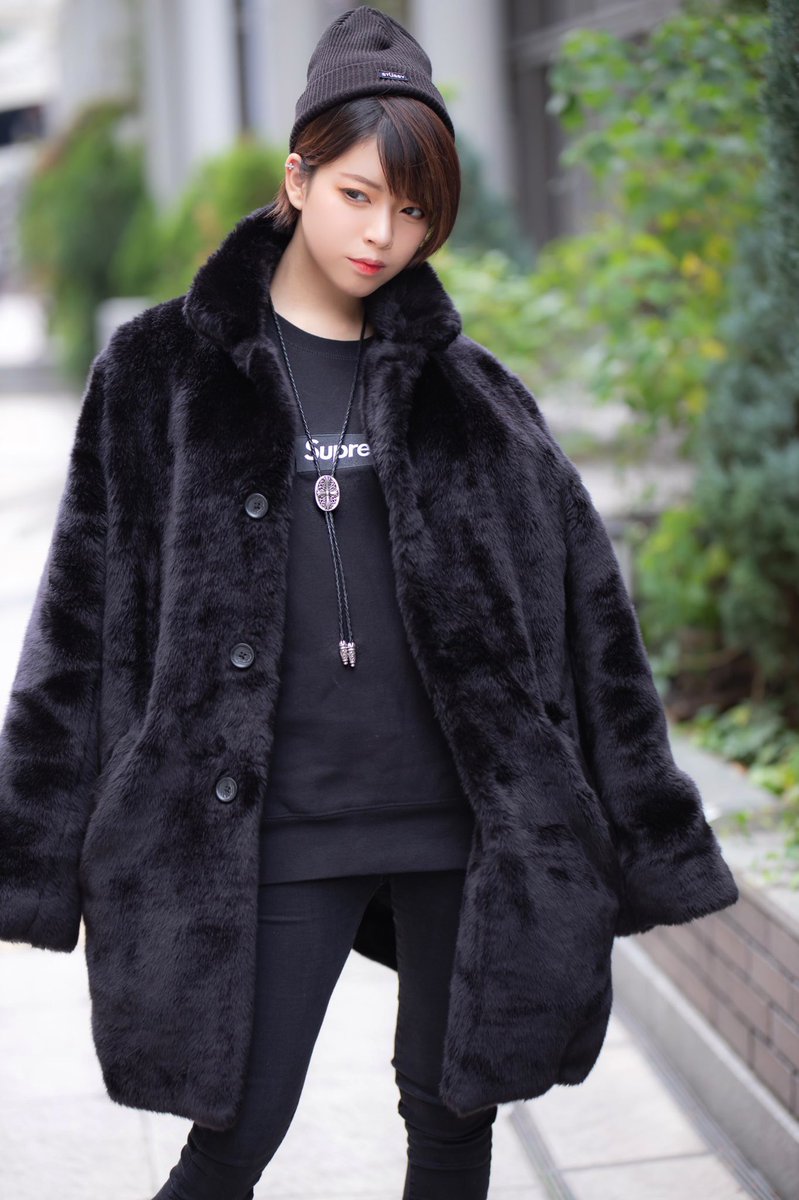 Ponyoouji's tweet photo. ストリート女子は好きですか？

photo @HiroPhotoLife 

#supreme #chromehearts https://t.co/eQh5BApXx6