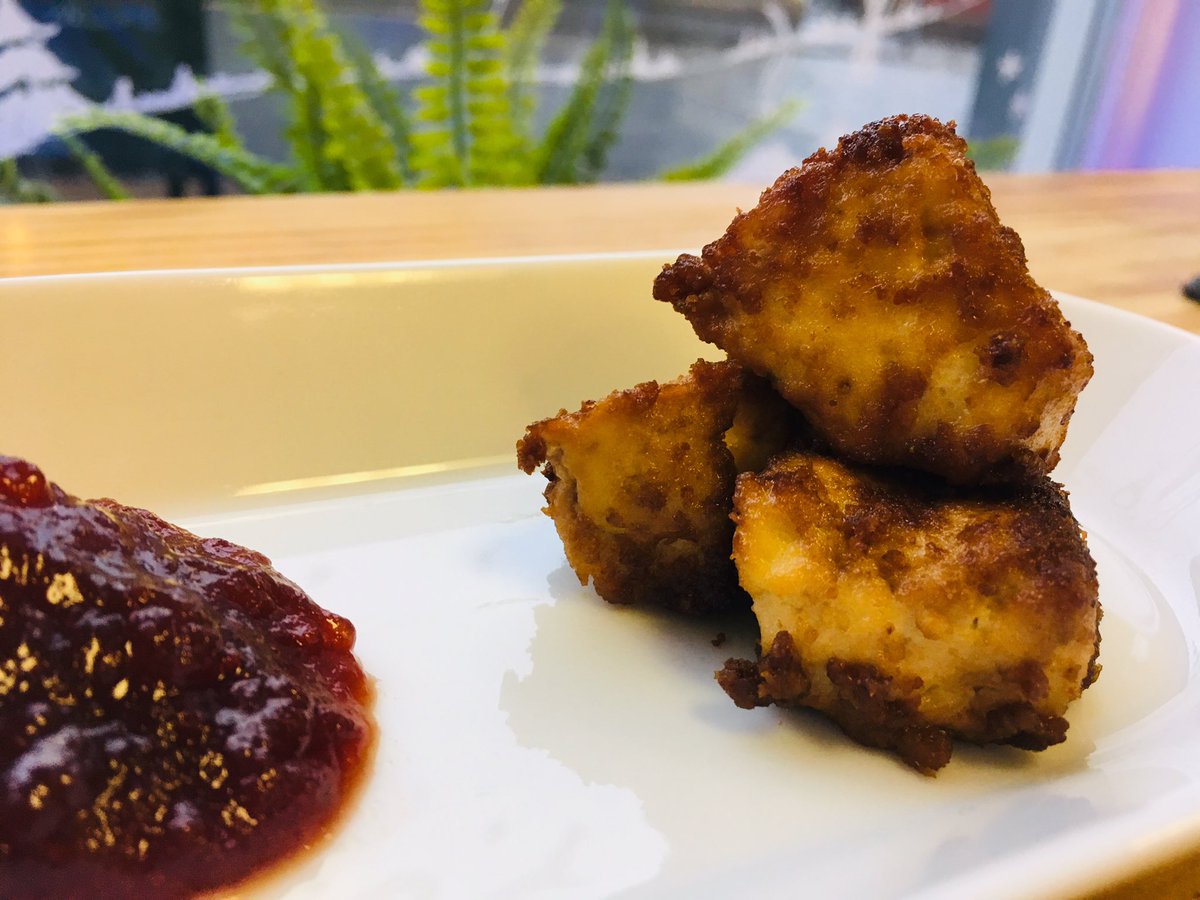 It’s time to try Pepino’s tofu chicken/turkey in a stuffing and cranberry panini 🌱#plantbaseddiet #CrueltyFree #nobodyactuallylikesturkey