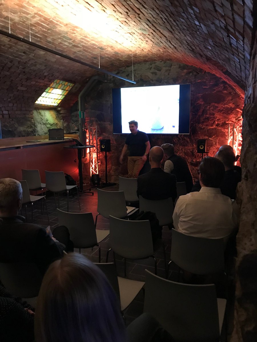 Hyperight Data Club tweet media