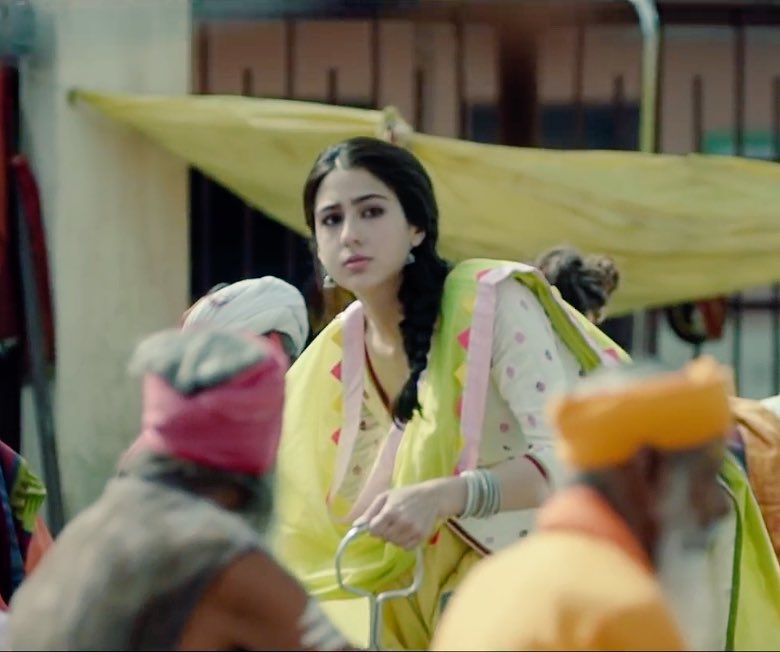 sara_updates_'s tweet photo. Heartbroken mukku and mansoor 
Watch there great chemistry tomorrow 
#Kedarnath in #cinemas Tomorrow 
#SaraAliKhan #SushantSinghRajput @itsSSR 

Follow-@sara_updates_ for more updates of @_saraalikhan https://t.co/Qey14BQ2Uu