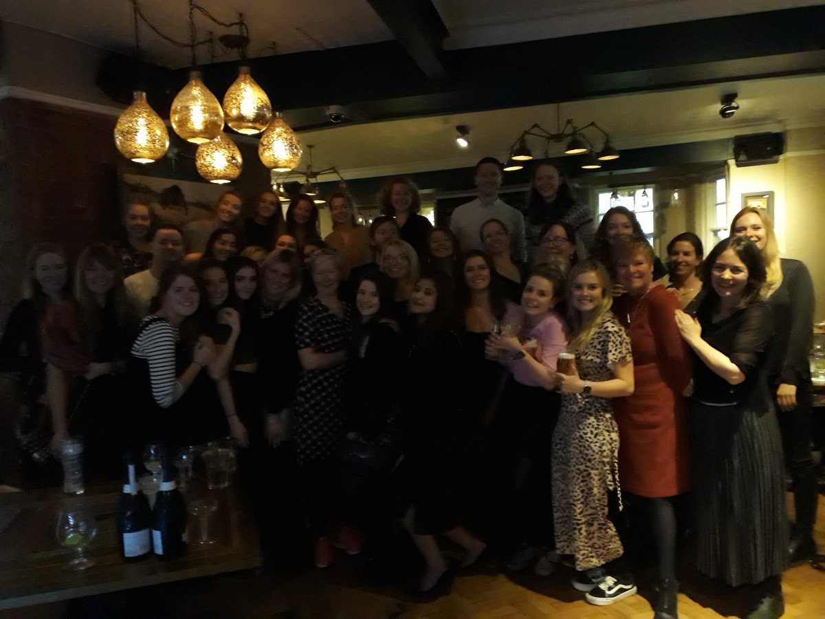 AnDY_Res_Clin's tweet image. What a great evening with the lovely @AnDY_Res_Clin team- thanks so much to @ChessellChloe @KtBrownie17 and Alice for organising us so brilliantly #Earlychristmas #Puzzling #ProseccoPong