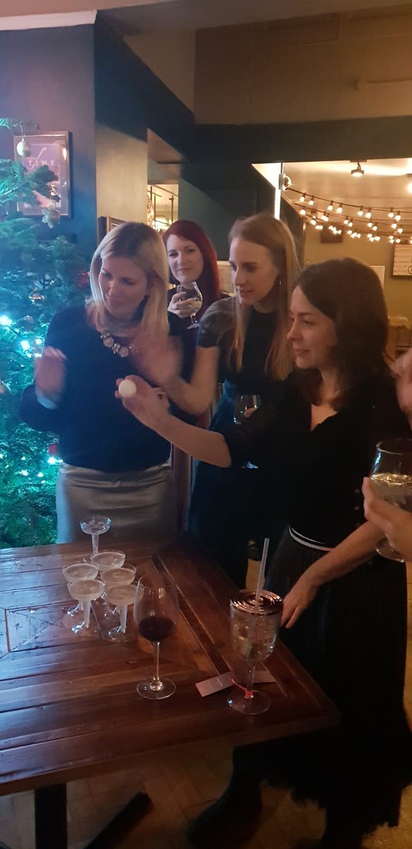AnDY_Res_Clin's tweet image. What a great evening with the lovely @AnDY_Res_Clin team- thanks so much to @ChessellChloe @KtBrownie17 and Alice for organising us so brilliantly #Earlychristmas #Puzzling #ProseccoPong