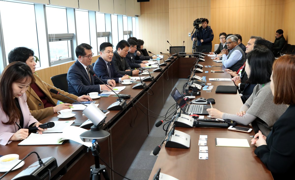 theGCF's tweet photo. #GCFund Executive Director a.i. @_Javier_Manza welcomed #IncheonCityCouncil to #GCF HQ in Songdo, Korea on 5 December, 2018, promising ongoing cooperation and discussing future partnership for #climatechange https://t.co/WMKeZuTIMF