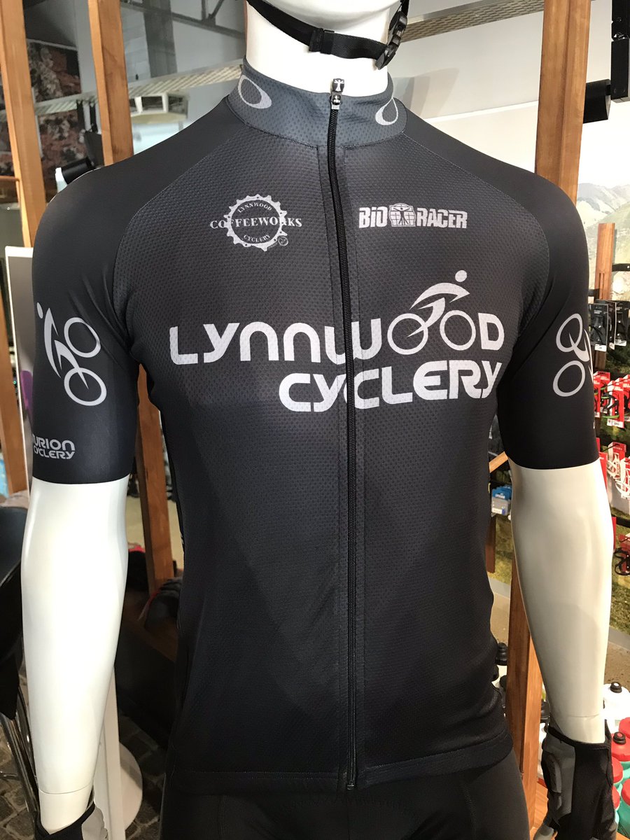 BioracerSa's tweet photo. @LynnwoodCyclery and @centurioncycler #bioracerspeedware kit looking super fast! #bioracersouthafrica #wemakeyoufaster https://t.co/vdY8jkAbBC