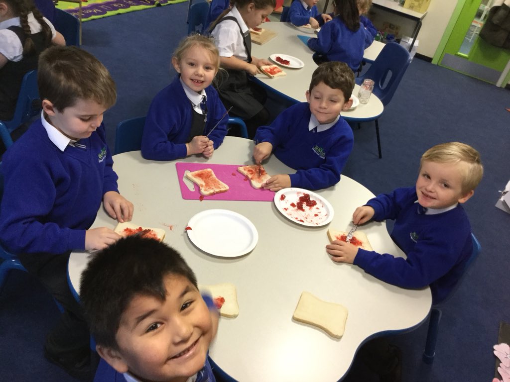 MissKTheDeans's tweet photo. Y1 are preparing beautiful Jam sandwiches and halving 🍓We know how Jam is made and will be writing instructions, we voted for our favourite sandwich filling - jam was the most popular! #InspireToWrite #NotADisgustingSandwich #MathsEnglishDT https://t.co/X2npxqNucN