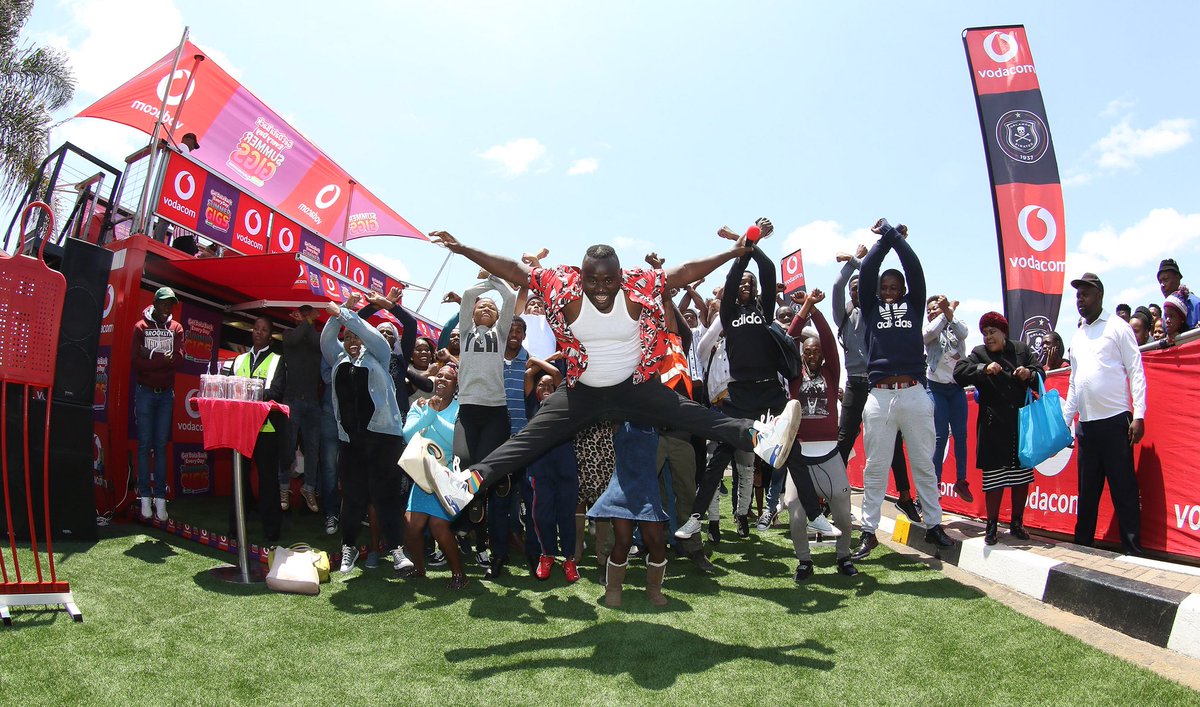 Tiisetso_Thoka's tweet image. PE, its one more sleep before #BucsSiyabangena Nge #SummerGigs where you stand to win some pretty cool prizes plus tickets to the match.  Just OPT in and come through to PE City Hall from 12h00 – 17h00 for plenty of fun and games.
 @VodacomSoccer @Vodacom @orlandopirates ⚽️🕺🏽🎉🎊
