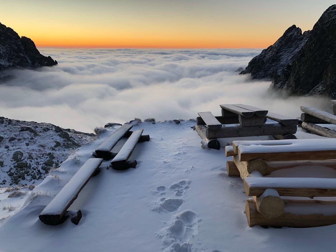 ThisIsSlovakia_'s tweet photo. Sunrise view from Teryho hut ❄️☃️ 
#ThisIsSlovakia 🇸🇰
#Slovakia #TeryhoChata #hightatras #tatras #vysoketatry #sunrise 
(📷 @KuzmaMateusz) https://t.co/VesreTyVhX