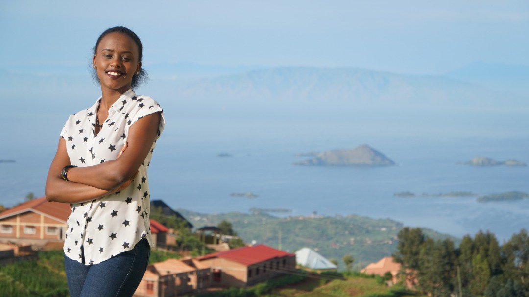 AlineSanny's tweet photo. There is so much beauty in @RutsiroDistrict, located in @RwandaWest, to the extent that it was hard for me to leave without taking some few landscape shots.

Just #VisitRwanda and see the amazing thousand hills we talk about 😉

My #Rwanda💕

#RwOT https://t.co/hDg0eiOIGx