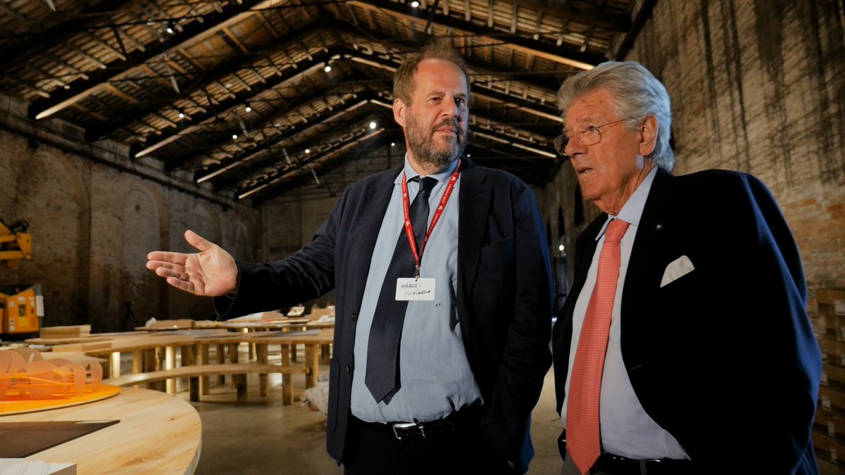 arcipelago2018's tweet photo. #Grazie a @iGuzzini e al suo staff per aver "illuminato" lo straordinario lavoro collettivo di #ArcipelagoItalia. #BiennaleArchitettura2018 https://t.co/IRxMONKEs6