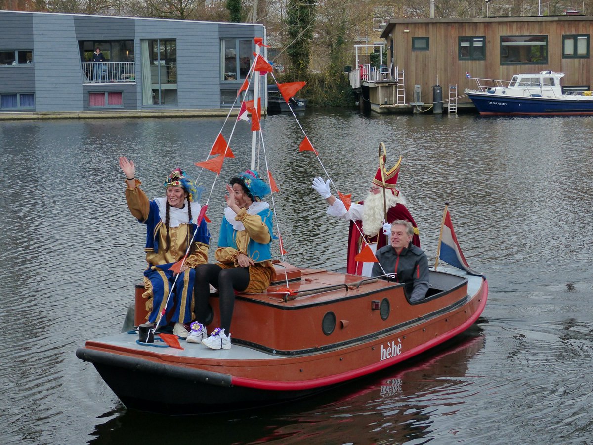 VanDetschool's tweet photo. Dag Sinterklaas.... het was weer een fantastisch feest @VanDetschool ! Tot volgend jaar! https://t.co/T2EUftbT9w