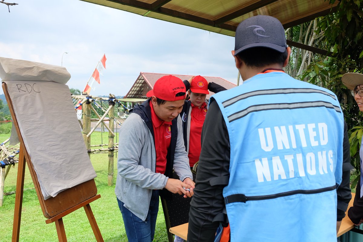 AHACentre's tweet photo. The collaboration continues as participants of the 10th Induction Course of ASEAN-ERAT are simulating emergency response in post-earthquake settings. Thanks to @mapaction, @OCHAAsiaPac, @palangmerah, & @TSF_Intl for the continuous support for the #aseanerat. #oneaseanoneresponse https://t.co/f2ylZudWRY