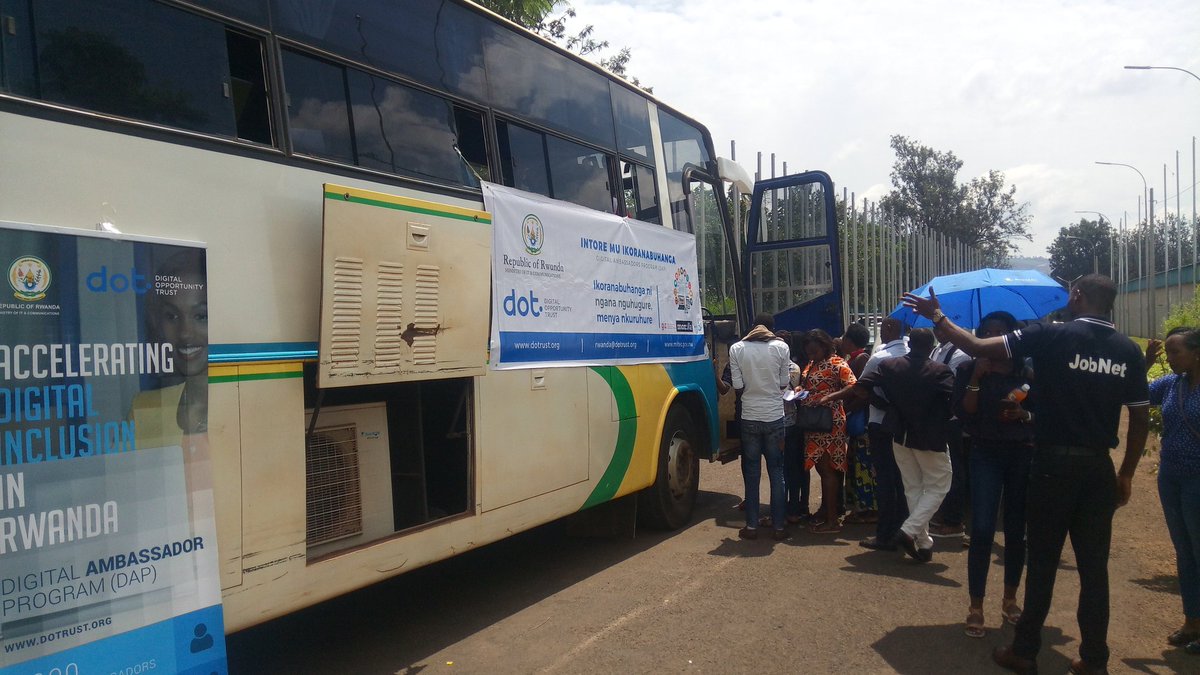 Muzungu4's tweet image. This ICT bus connected to the internet &amp;amp; equipped with computers is here to train &amp;amp; boost capacity of job seekers on how to apply for online job positions available. They are being facilitated by @DOTRwanda's #DigitalAmbassadors #KigaliJobFair @DigitalOppTrust @kagire