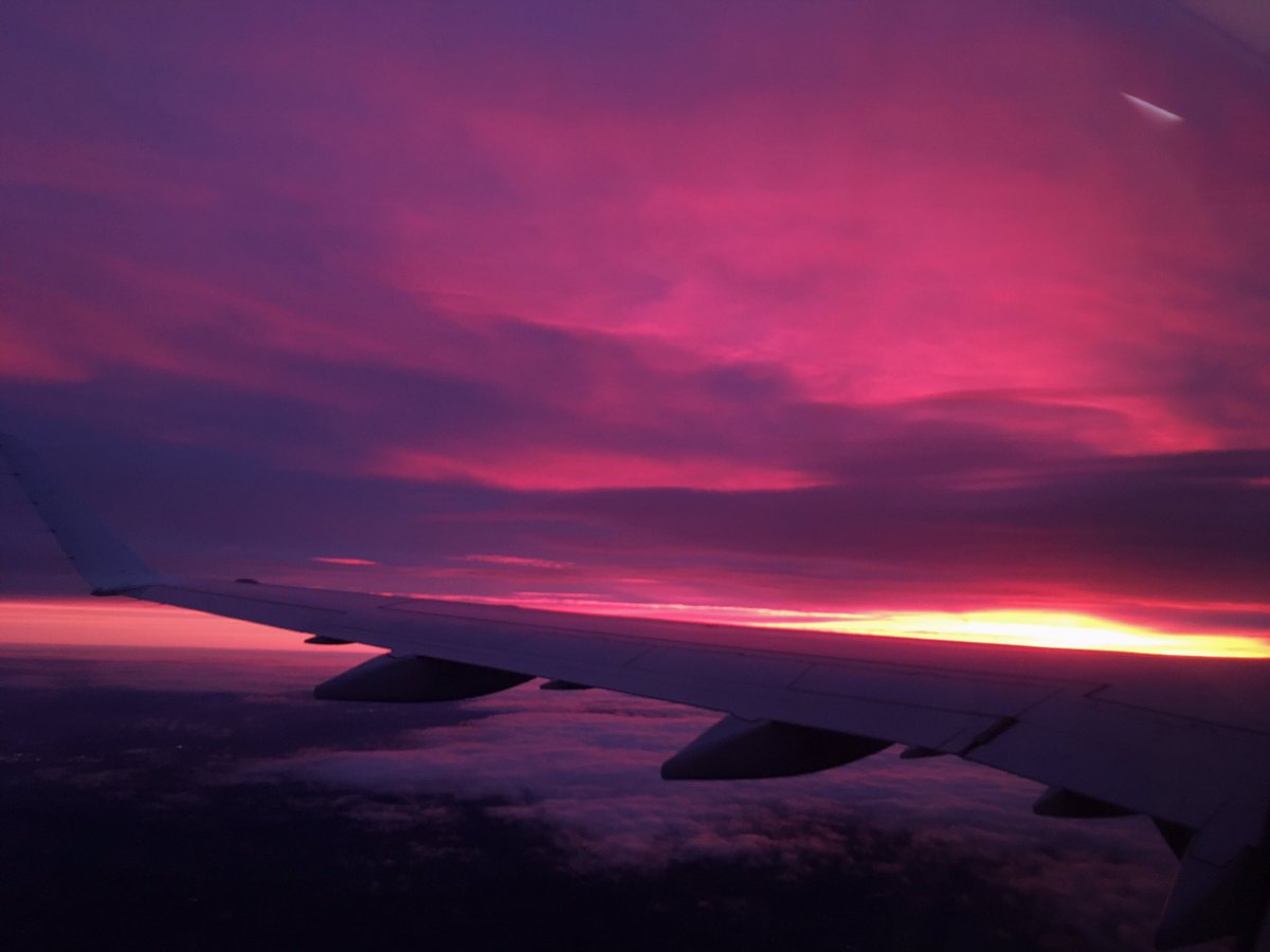 AngelikaHTCG's tweet image. #Sunrise leaving #BirminghamAirport on #Flybe this morning! ✈️ @BBCMidsWeather @StormHour