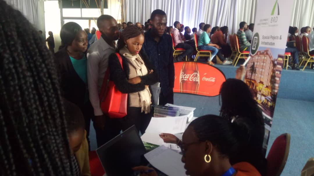 EdwinMusoni's tweet image. #KigaliJobFair underway at Camp Kigali - Employers linking up with their potential employees. End result --&amp;gt; skills development and bridging the unemployment gap. @CityofKigali
@Employmentcentr @DOTRwanda #DigitalAmbassadors #KigaliJobFair @DigitalOppTrust