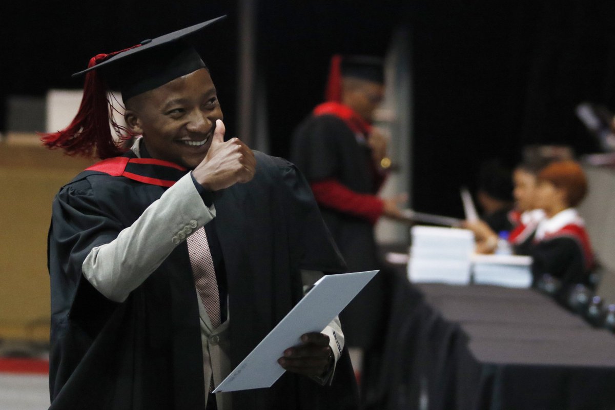 UFSweb's tweet photo. GALLERY: Moments from the Faculty of Law as well as the Faculty of Natural and Agricultural Sciences Graduations
View images: https://t.co/Tci8e6EtU6
#UFSGraduation2018
#ProudlyKovsies https://t.co/J3AdHONKZv