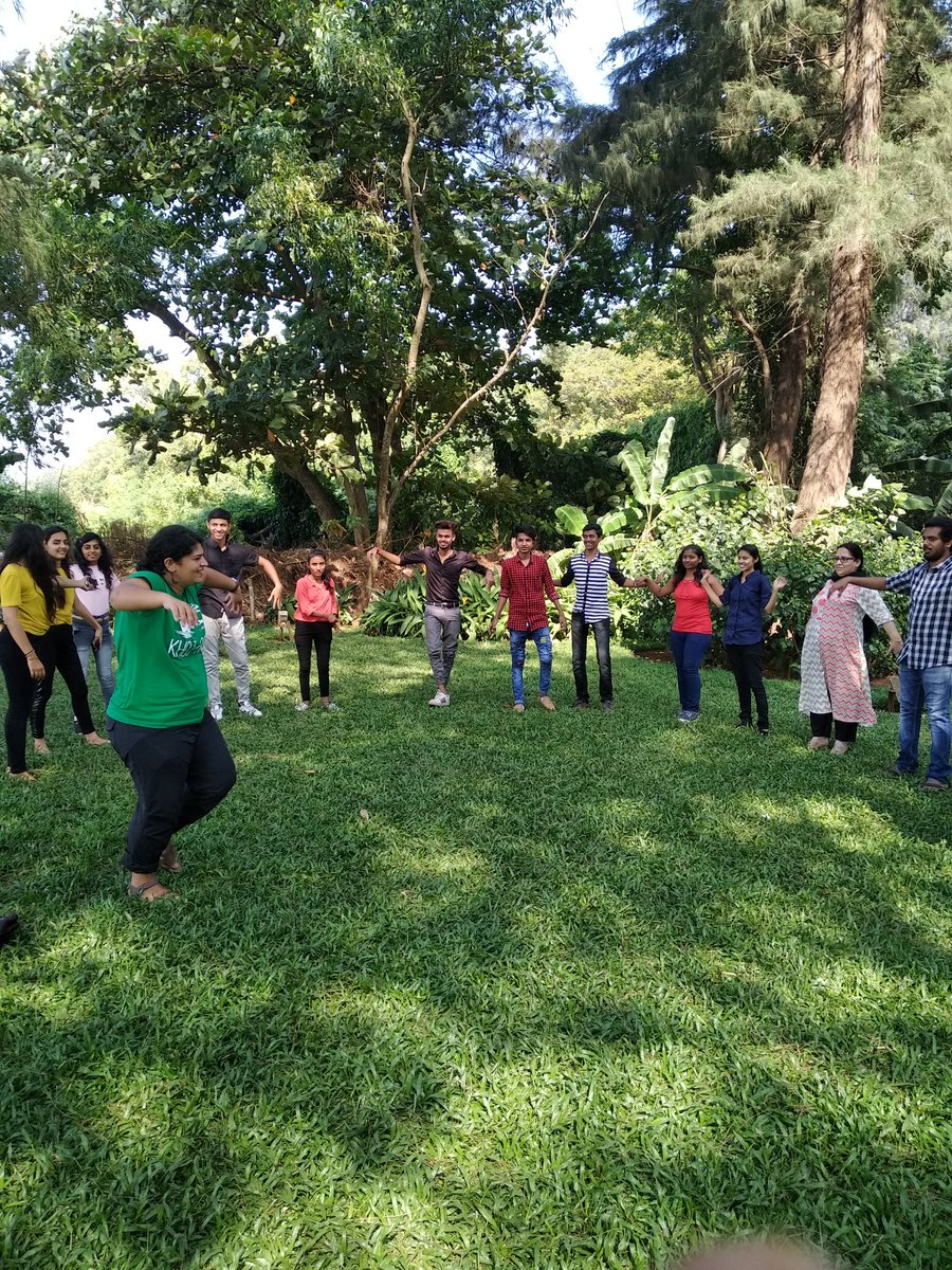 iiidnatcon18's tweet photo. Interior Designing Students learning art and design during our interactive Nature and Art workshop at #IIIDNATCON18 conducted by Poja Khojj. https://t.co/zoYYHJhQAL