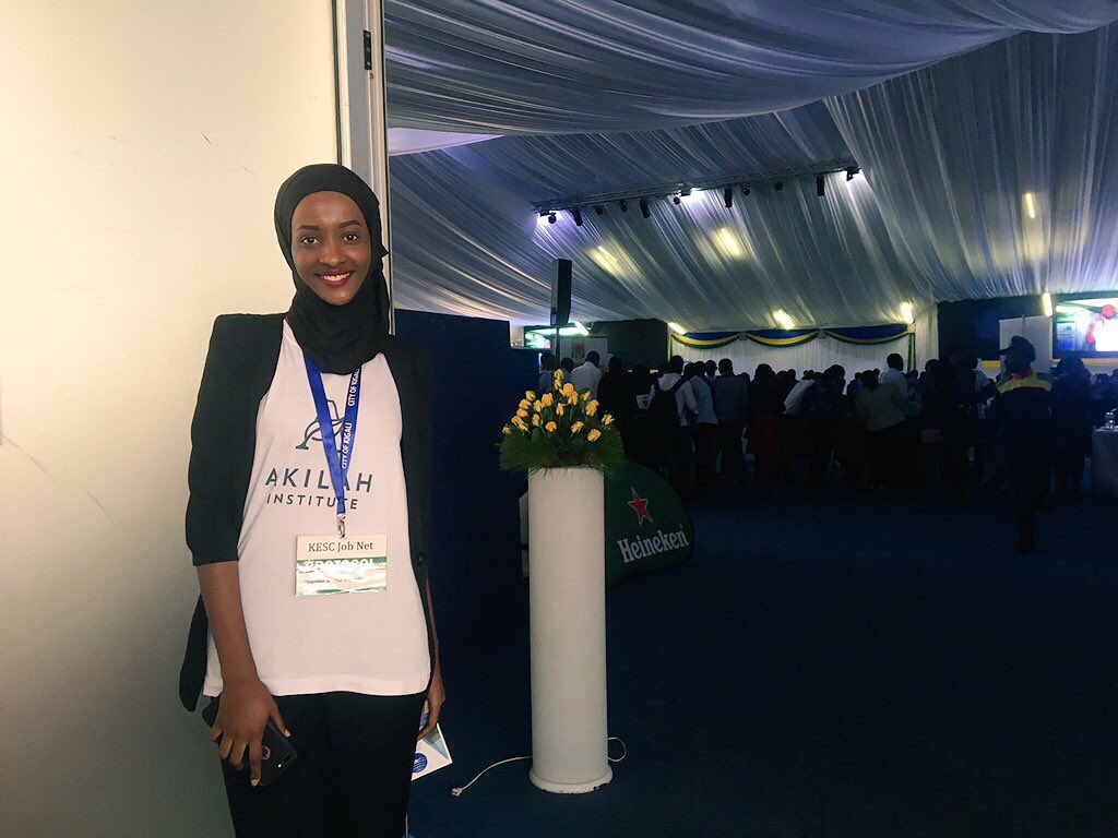 AkilahInstitute's tweet image. “I enjoy getting the opportunity to work at events like the #KigaliJobFair bc it allows me to practice one of the competencies we learn at Akilah— ‘pineapple power’. Pineapple power is all about making ppl feel welcome &amp;amp; offering great #customerservice.” -@AishaUmutoni1, HM ‘20