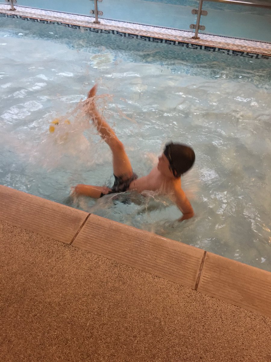 swimwithstyle_p's tweet photo. Cheeky play before lessons! #swimmingteaching #swimming #swimwithstyle #learntoswim https://t.co/x5Y3ZwKTwj