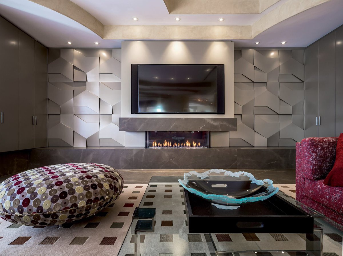 NeolithS's tweet photo. Neolith Pulpis, the warmth and golden glow around this beautiful fireplace and wall cladding.
#neolith #neolithpulpis #fireplace https://t.co/p0tUOhMJNC