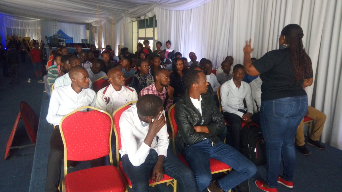 Muzungu4's tweet image. #KigaliJobFair features a Labour Market Clinic where job seekers go through trainings on job search strategy and entrepreneurship. They are also tipped on CV and cover letter writing, interview and presentation. @CityofKigali @Employmentcentr @RwandaLabour @DigitalOppTrust #RwOT