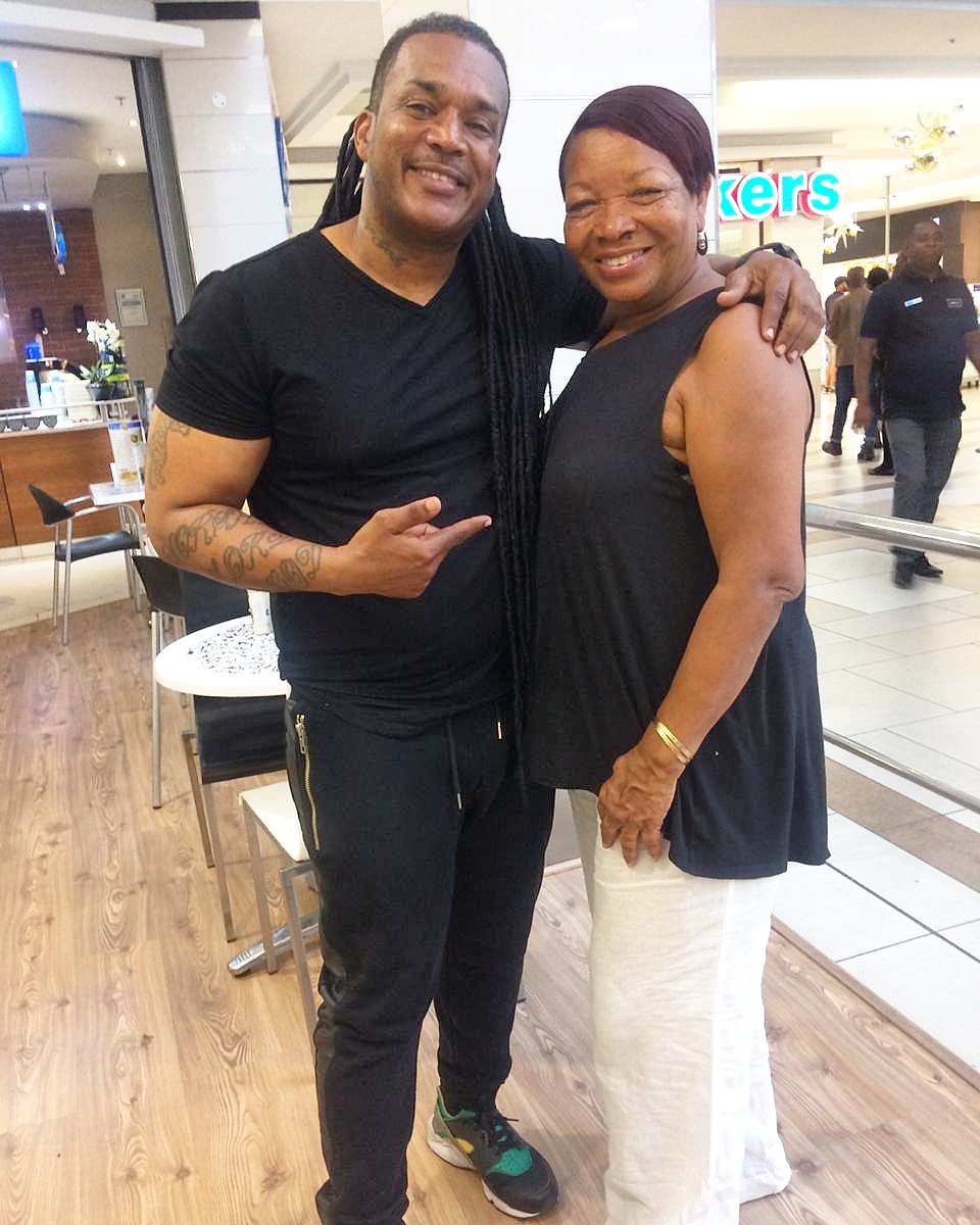 ChokoCT's tweet photo. Met up with my fellow Carribean-islander, Judy Boucher 🌴 #watchthisspace #unclecalremix #music #musicians #musiclovers #musical #musiclife #singer #songwriter #performer #performers #performance #instamusic #musiciansofinstagram #judyboucher https://t.co/e3jPPHi4M7