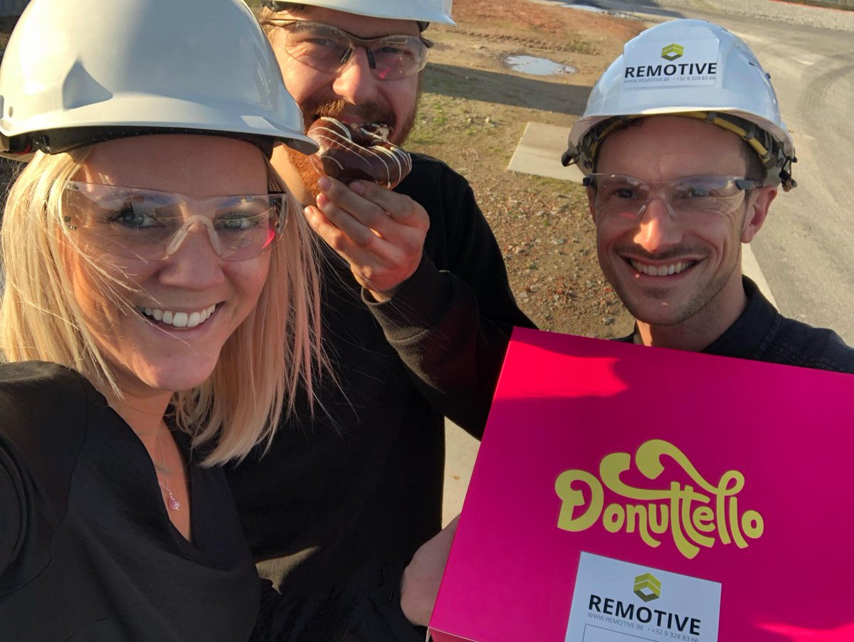 Remotive_BE's tweet photo. Omdat voor ons niet alleen Sinterklaas telt, maar ook Sint Elooi! #donuts #1december #tb https://t.co/o4882qcgVK