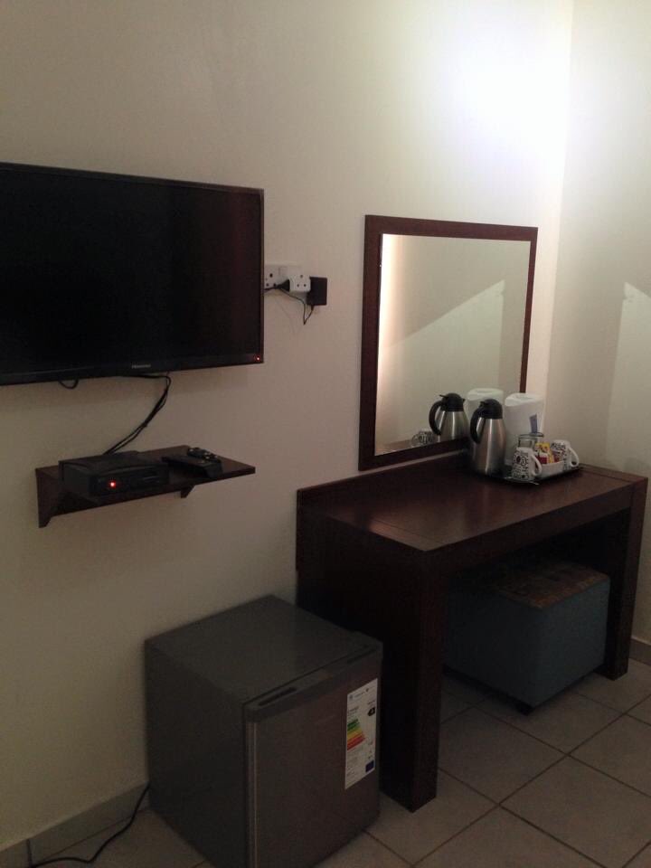 Kefhilwe_M's tweet photo. THIS IS RONBERRY 📍Serowe, Botswana 🇧🇼. 🛏 5. 🛁 5
P3 000 per night for the whole facility Min 2 nights stay #ronberry #holidayseason https://t.co/OA8I3QtxNZ