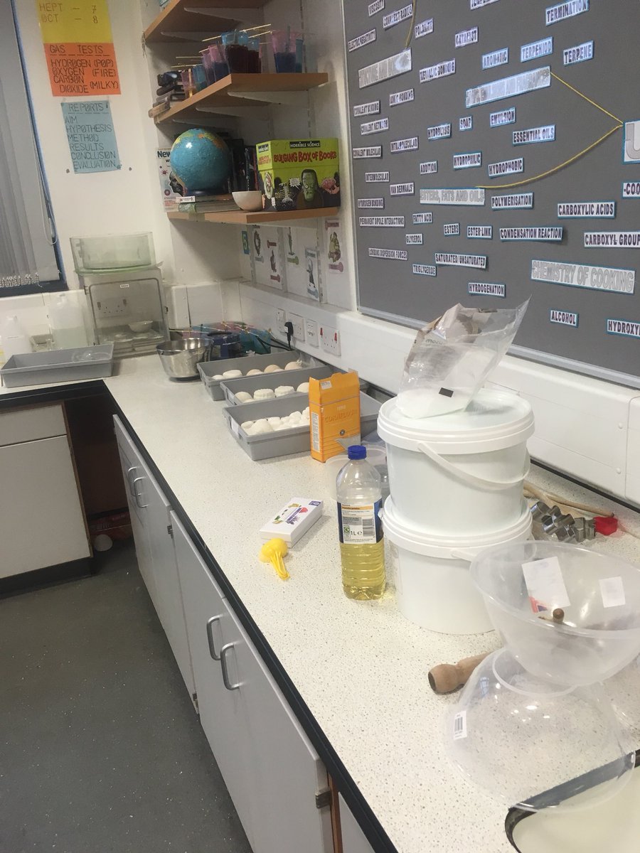 DennyHighSTEM's tweet photo. Final preparations for tomorrow night! 🎶 it’s beginning to look a lot like Christmas! 🎅🏼🔭 #prideindennyhigh #STEMchristmas https://t.co/Elkxc75bAH