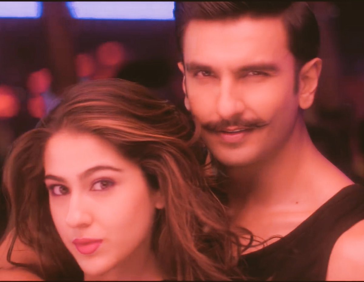 sara_updates_'s tweet photo. Such a great song love it 

#Simmba @RanveerOfficial #SaraAliKhan 

Follow-@sara_updates_ for more updates of @_saraalikhan https://t.co/Al1wo9dzoT