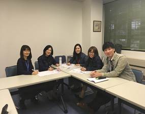 cityfukuyama's tweet image. 【デニムとジーンズの違い？】
デニムは生地、ジーンズはデニムを使ったズボンのことです。福山は日本屈指のデニム生産量を誇るんですよ！
デニム製品を着用した仕事中の様子を、応募用ハッシュタグ #福山はデニムの産地 をつけて投稿すると市Facebookなどで紹介します。
city.fukuyama.hiroshima.jp/soshiki/jouhou…