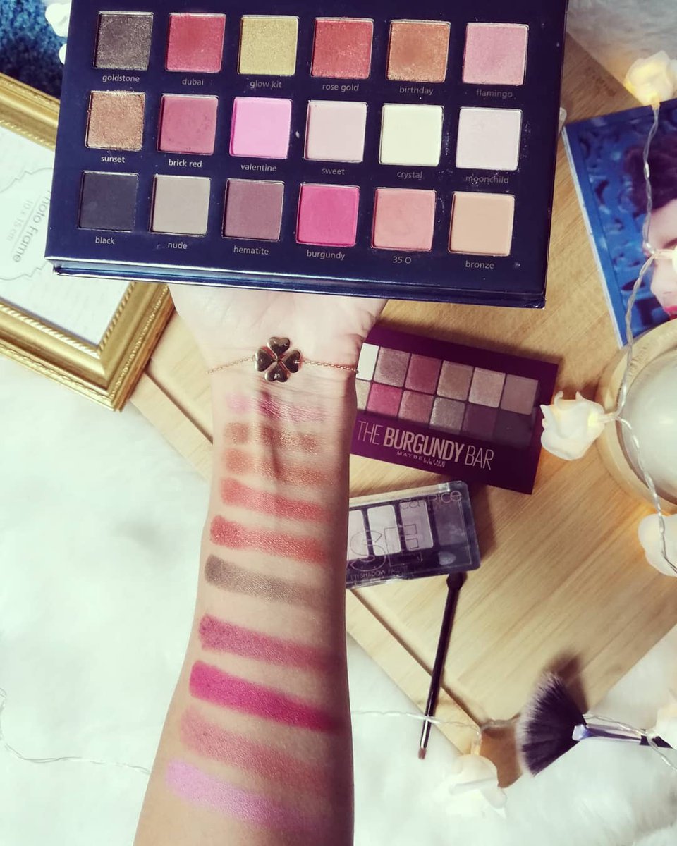 DMessine's tweet photo. Swatch des palettes 🎨...Vous en pensez quoi ?
Petit coup de 🖤  Pour la @maybellineFR 

#swatch #makeupswatch
#makeup #maquillage #palette #hudabeauty #makeyourlook #influencer #sephorafrance #adopt #maybelline #beauté  #positivevibes #me #beauty #beautyglazed #catricecosmetics https://t.co/VeqyW4TPUp