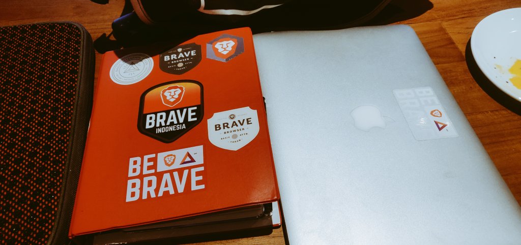 vikingkarwur's tweet photo. Selesai buat rencana kegiatan-kegiatan Komunitas @BAT_Indonesia @IndoBrave untuk tahun 2019!
@BAT_Community #BeBrave @Brave @BrendanEich @lukemulks #ForABetterWeb https://t.co/vFphBqnVIn